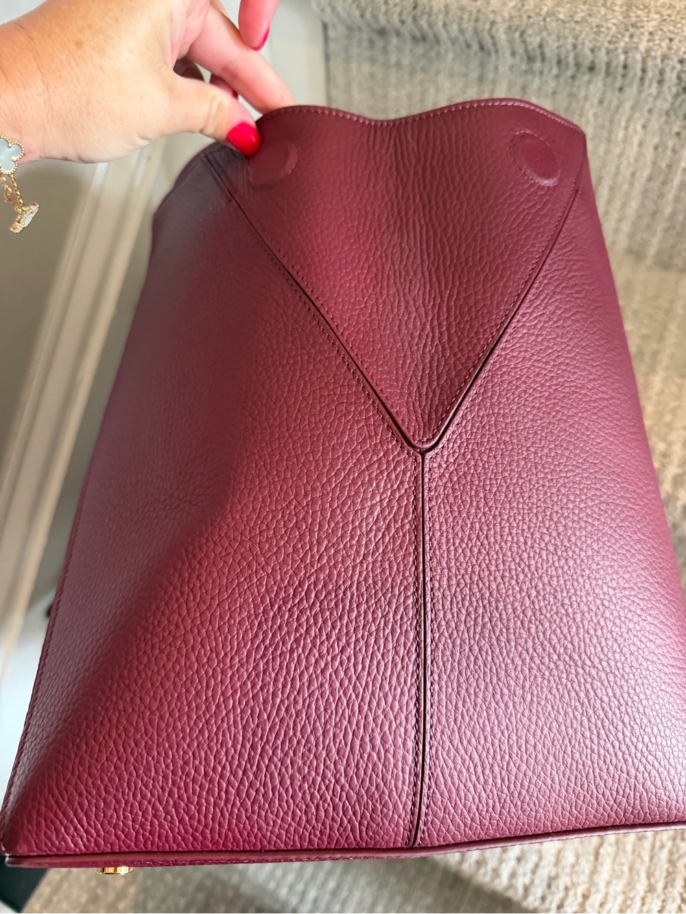 Cuyana Forma Satchel in Cherry - Picture 13 of 16